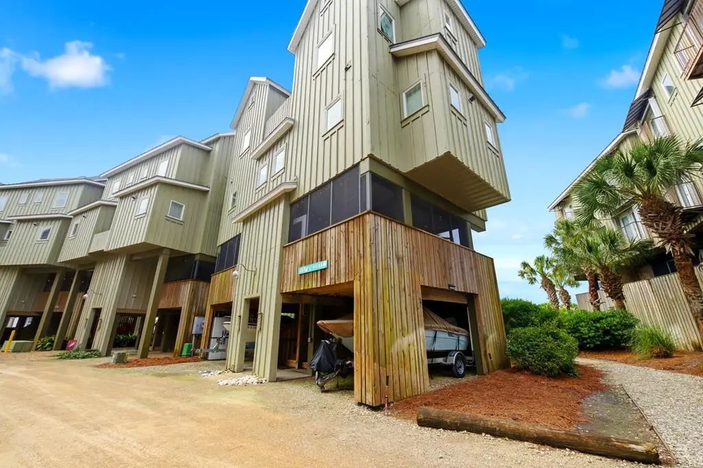 312 Pirates Landing Dr, Carrabelle