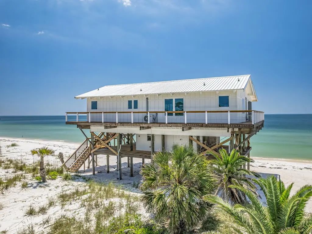 914 Gulf Shore Dr, Carrabelle