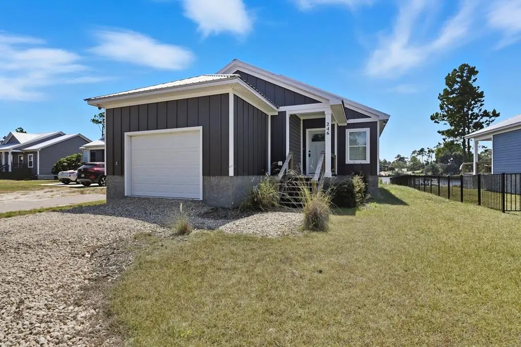 246 Lake Mckissack Ln, Carrabelle