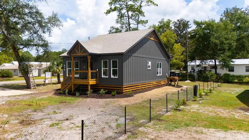 610 W 10th St, Carrabelle
