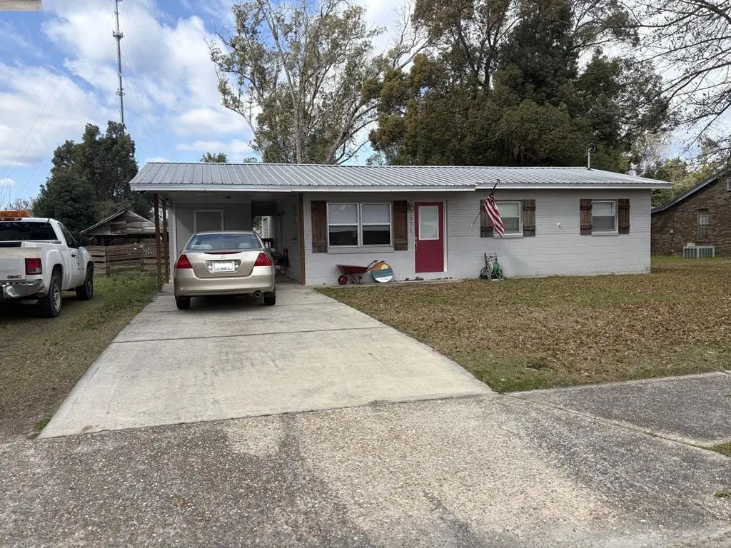 571 W 2nd St, Wewahitchka