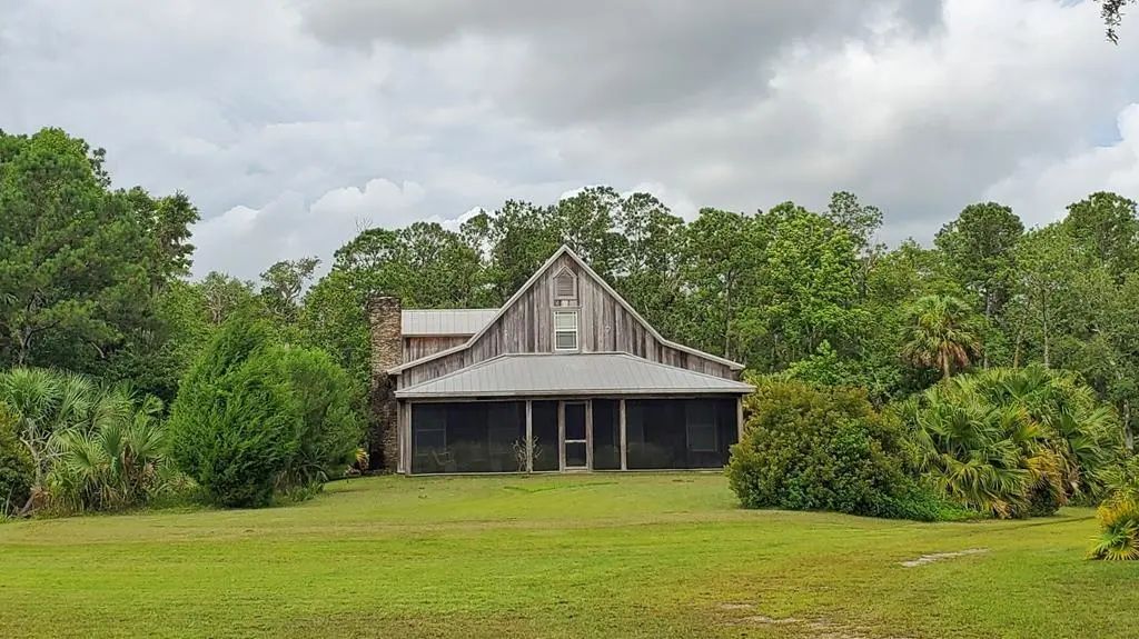 711 Camp Rd, Eastpoint