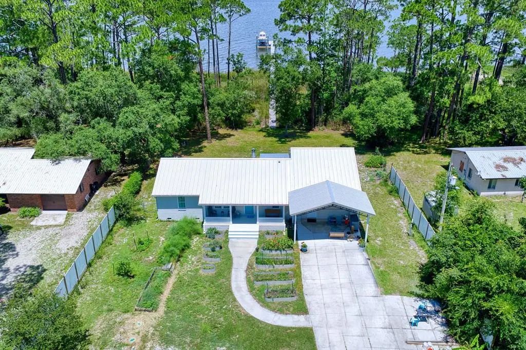 191 N Bay Shore Dr, Eastpoint