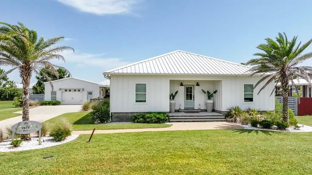 311 Bailey Ln, Mexico Beach