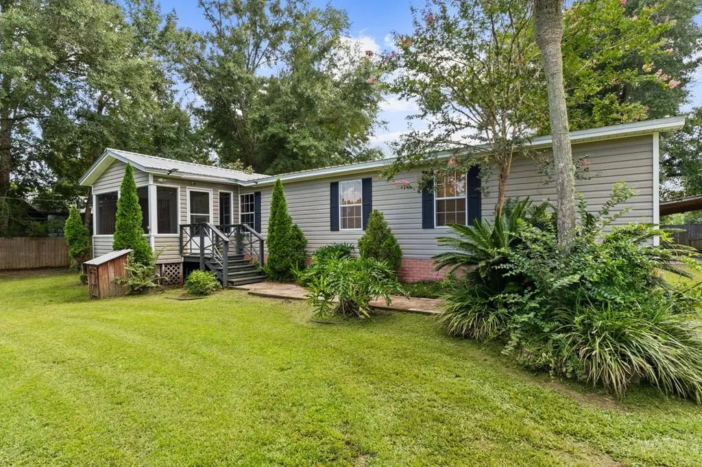 105 Riverview Dr, Wewahitchka