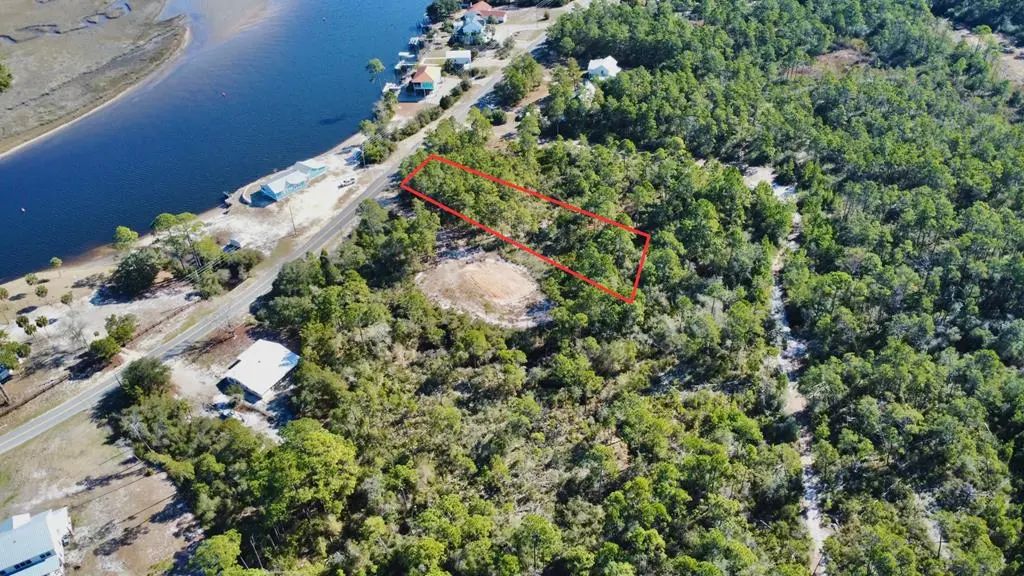 264 River Rd, Carrabelle