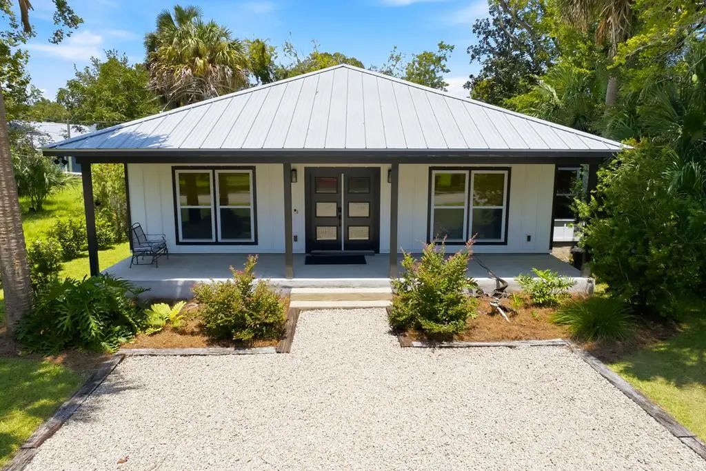 165 10th St, Apalachicola