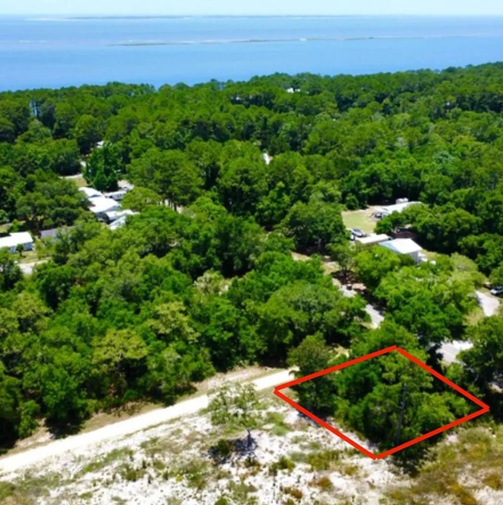 2515 Oleander Ter, Lanark Village