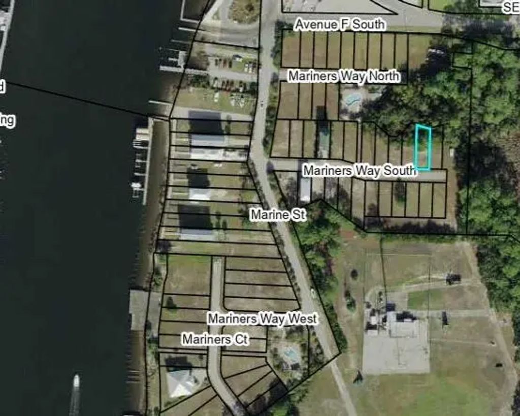 120 S Mariners Way, Carrabelle