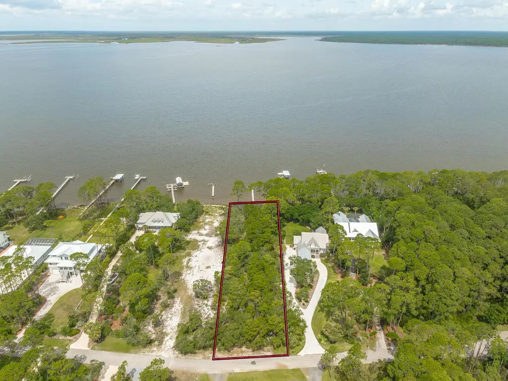 299 Magnolia Bay Dr, Eastpoint