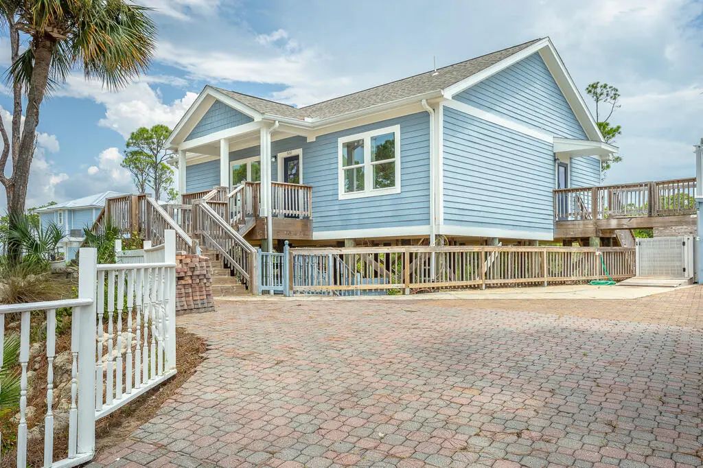 500 Sawyer St, St. George Island
