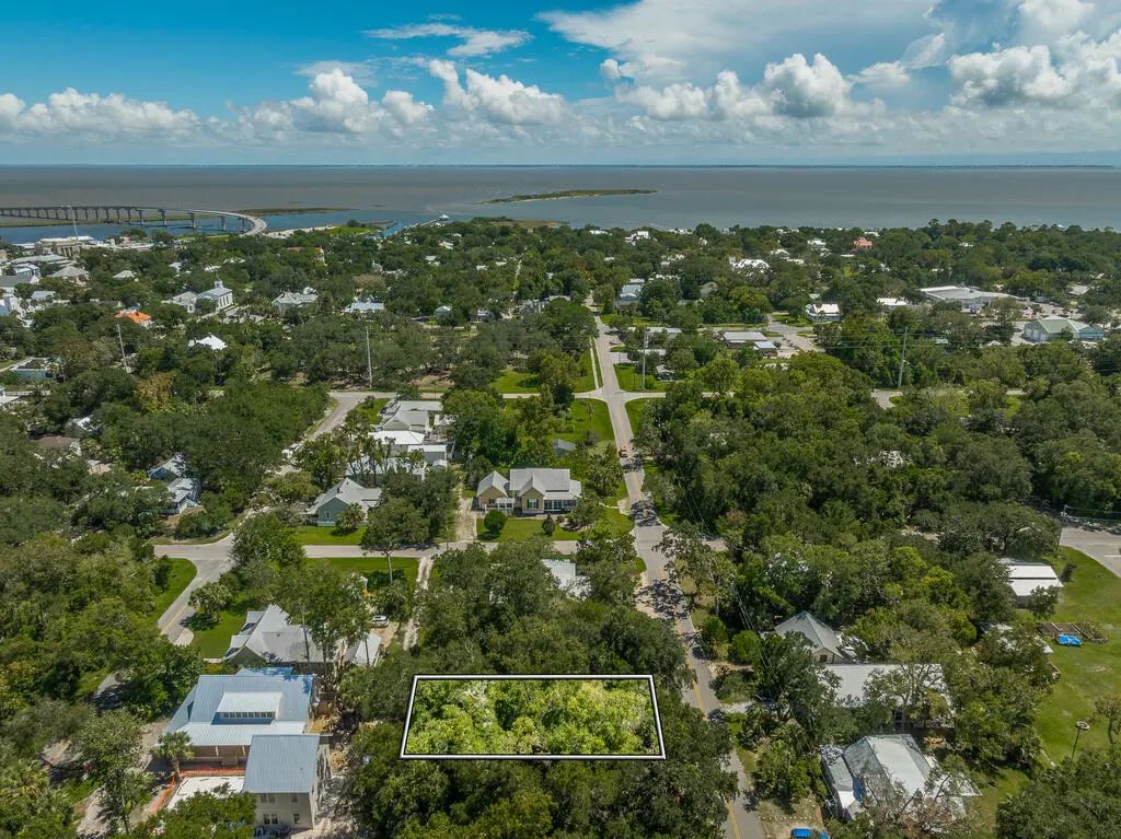 131 8th St, Apalachicola