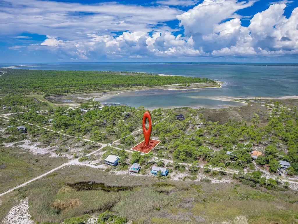 369 Lubbers Ln, Carrabelle