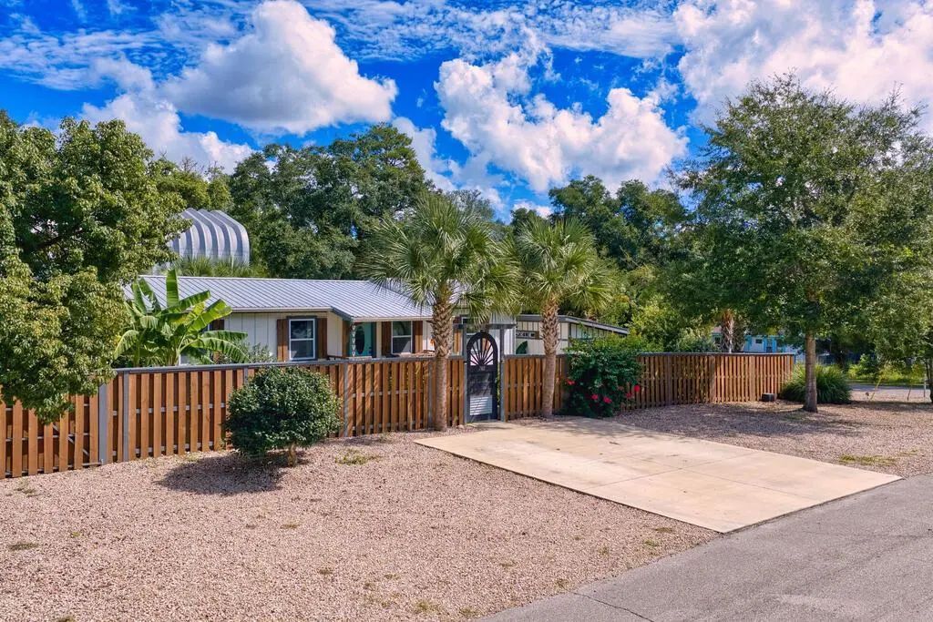 702 Ave C, Carrabelle