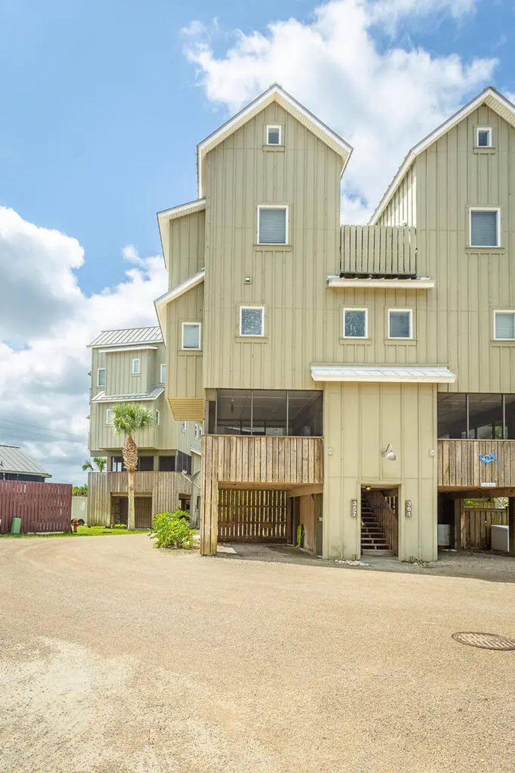 357 Pirates Landing Dr, Carrabelle