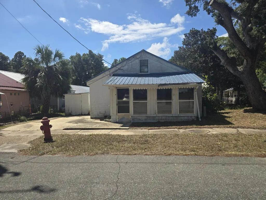 21 Collins Ave, Lanark Village