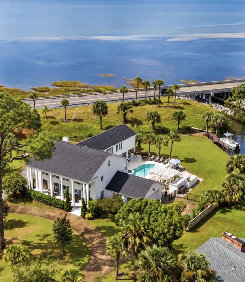 107 Sunset Cir, Port St. Joe