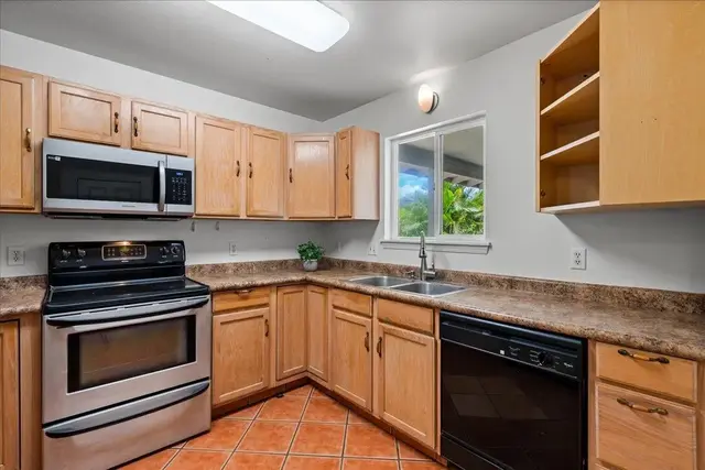 Listing Image for 32 Ho'oiki Pl 3 of 30