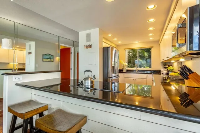 Listing Image for 70 Hauoli St 220 17 of 50