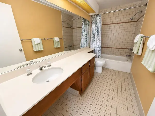 Listing Image for 50 Kepuhi Pl 202 13 of 27