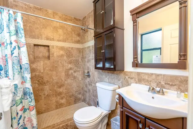 Listing Image for 280 Hauoli St A14 17 of 21