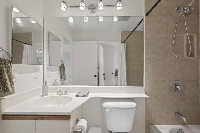 Listing Image for 140 Uwapo Rd 43-202 19 of 30