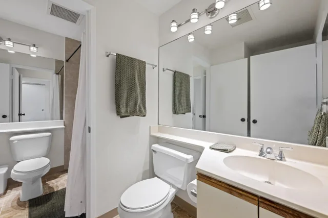 Listing Image for 140 Uwapo Rd 43-202 21 of 30