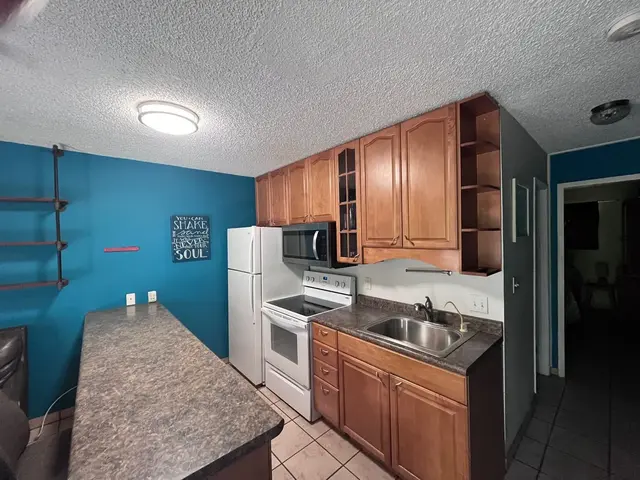 Listing Image for 2136 Konou Pl 202 4 of 11