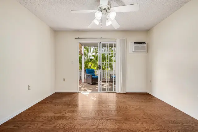 Listing Image for 160 Keonekai Rd 8-102 10 of 44