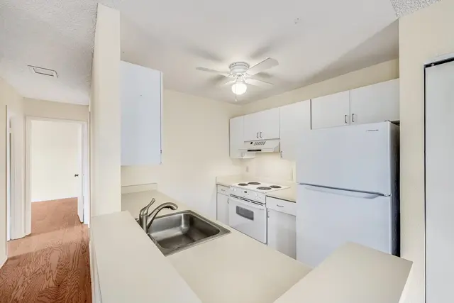 Listing Image for 160 Keonekai Rd 8-102 11 of 44