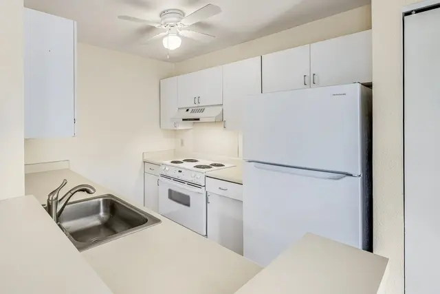 Listing Image for 160 Keonekai Rd 8-102 12 of 44