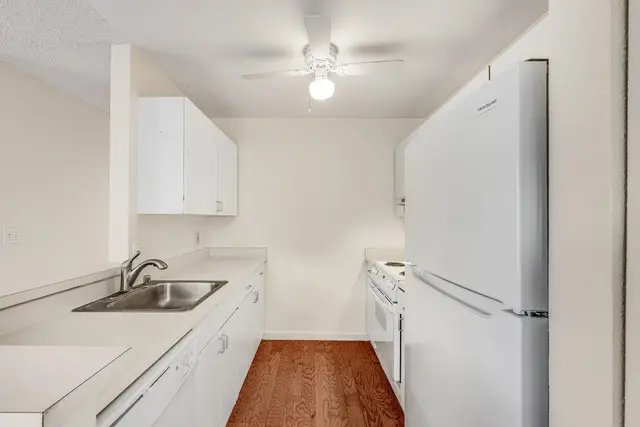 Listing Image for 160 Keonekai Rd 8-102 13 of 44