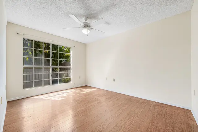 Listing Image for 160 Keonekai Rd 8-102 16 of 44