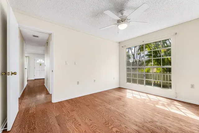 Listing Image for 160 Keonekai Rd 8-102 17 of 44
