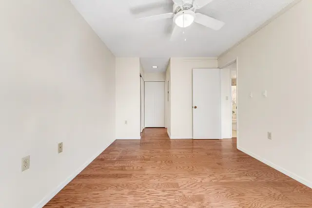Listing Image for 160 Keonekai Rd 8-102 18 of 44