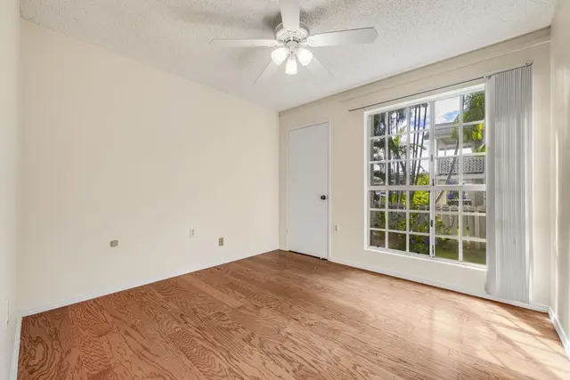 Listing Image for 160 Keonekai Rd 8-102 24 of 44