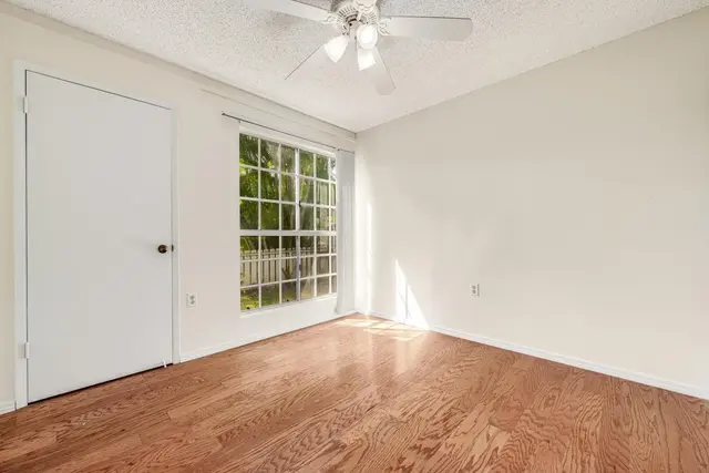 Listing Image for 160 Keonekai Rd 8-102 25 of 44