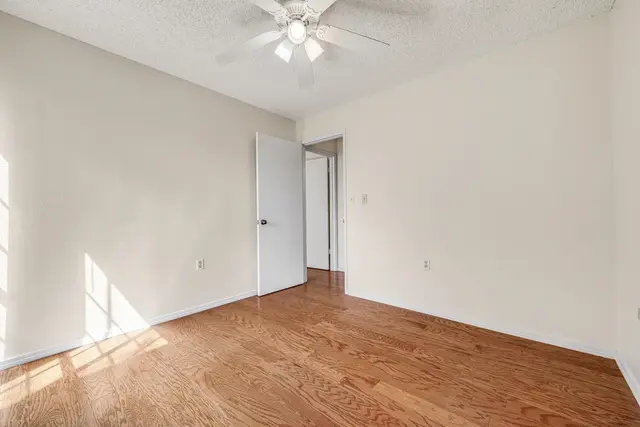 Listing Image for 160 Keonekai Rd 8-102 27 of 44