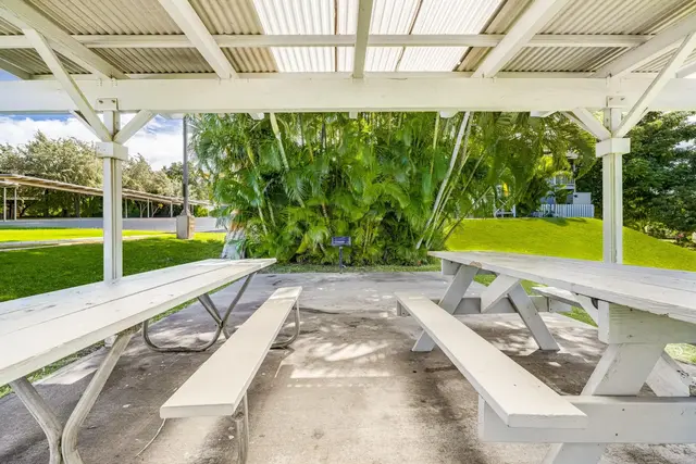 Listing Image for 160 Keonekai Rd 8-102 37 of 44