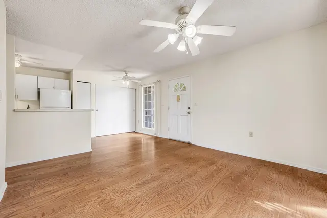 Listing Image for 160 Keonekai Rd 8-102 4 of 44