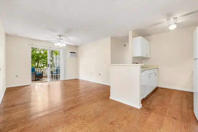 Listing Image for 160 Keonekai Rd 8-102 5 of 44