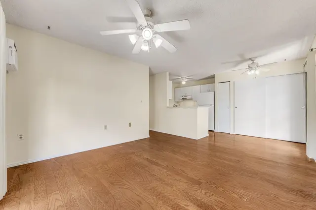 Listing Image for 160 Keonekai Rd 8-102 6 of 44