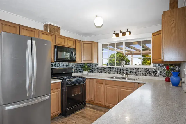 Listing Image for 709 Pona Way 11 of 28