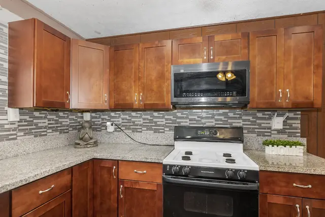 Listing Image for 709 Pona Way 3 of 28