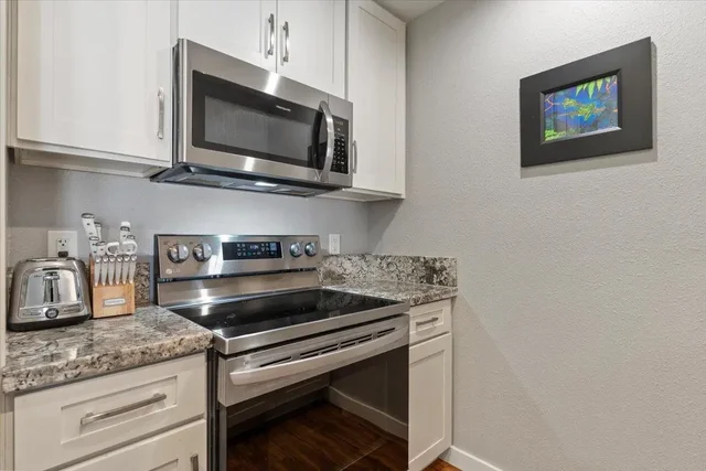 Listing Image for 160 Keonekai Rd 26-101 12 of 32