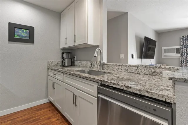 Listing Image for 160 Keonekai Rd 26-101 13 of 32