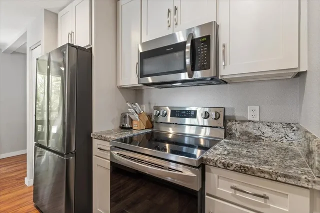 Listing Image for 160 Keonekai Rd 26-101 14 of 32