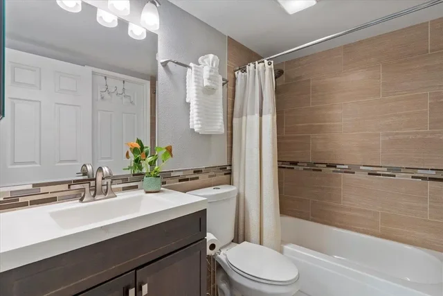 Listing Image for 160 Keonekai Rd 26-101 25 of 32