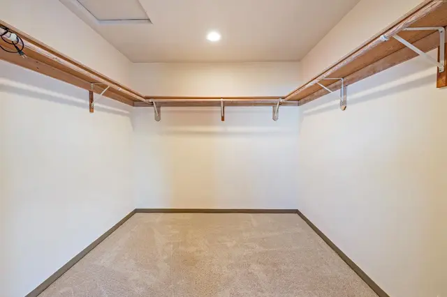Listing Image for 122 Ikea Pl 39 of 46