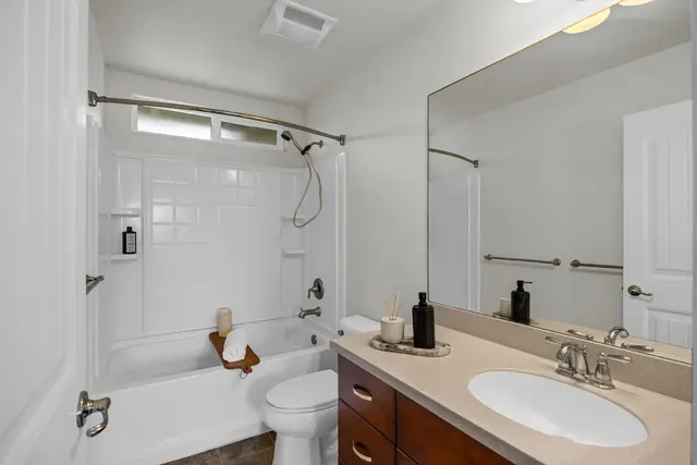 Listing Image for 53 Meheu Cir 7 of 21